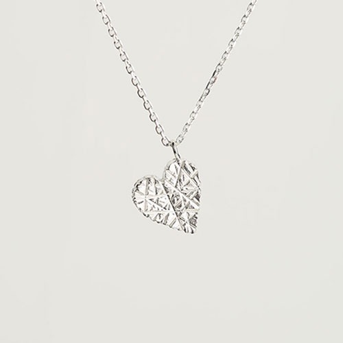 ﻿﻿Shining Wavelets Heart Necklace﻿﻿